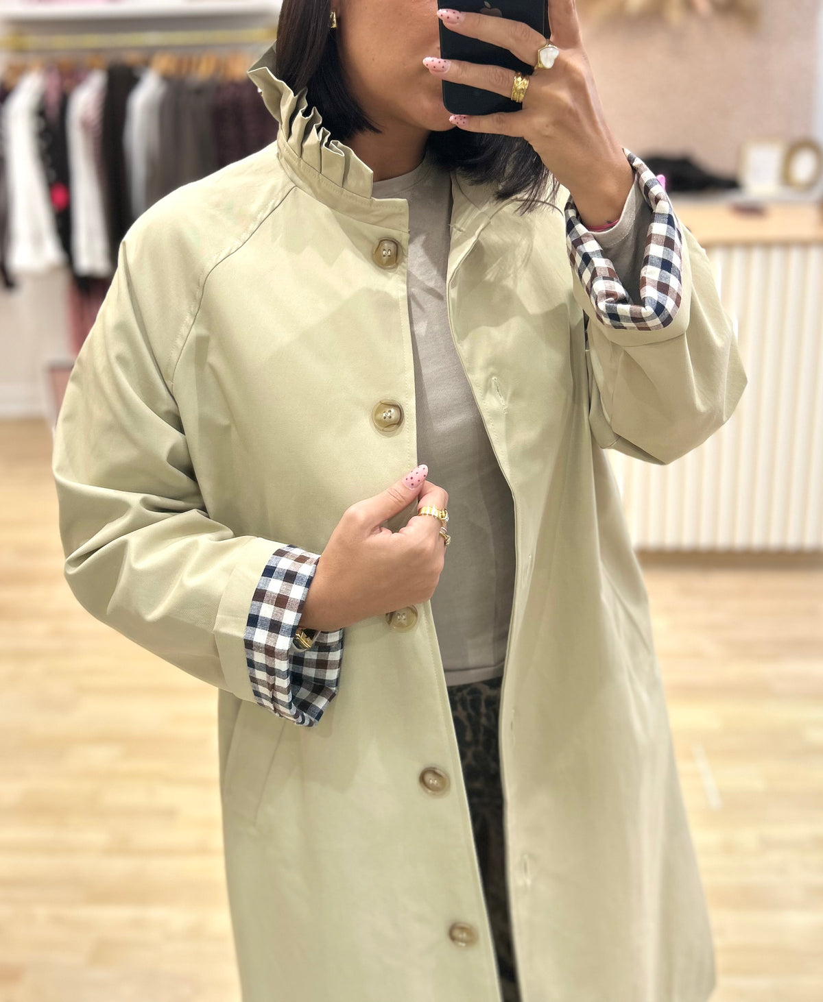 Trench VICKY